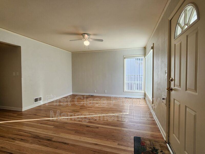 8625 Ne Thompson St - Photo 3 of 22