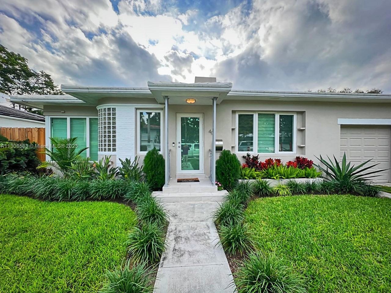 40 Sw 30th Rd - Photo 2 of 5