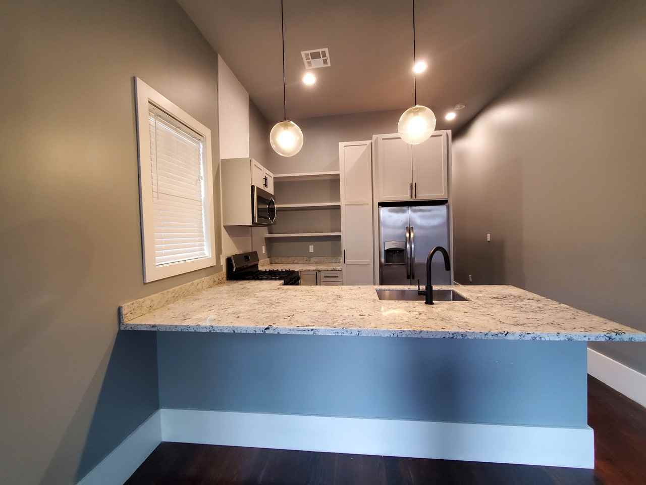1012 Cadiz St - Photo 2 of 12