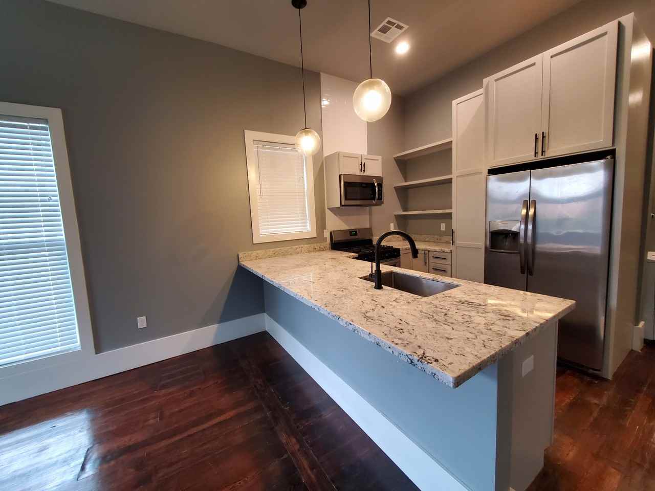 1012 Cadiz St - Photo 3 of 12