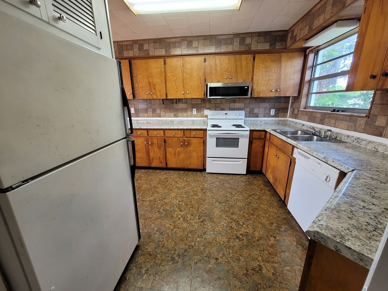 816 Sagamore St - Photo 2 of 25