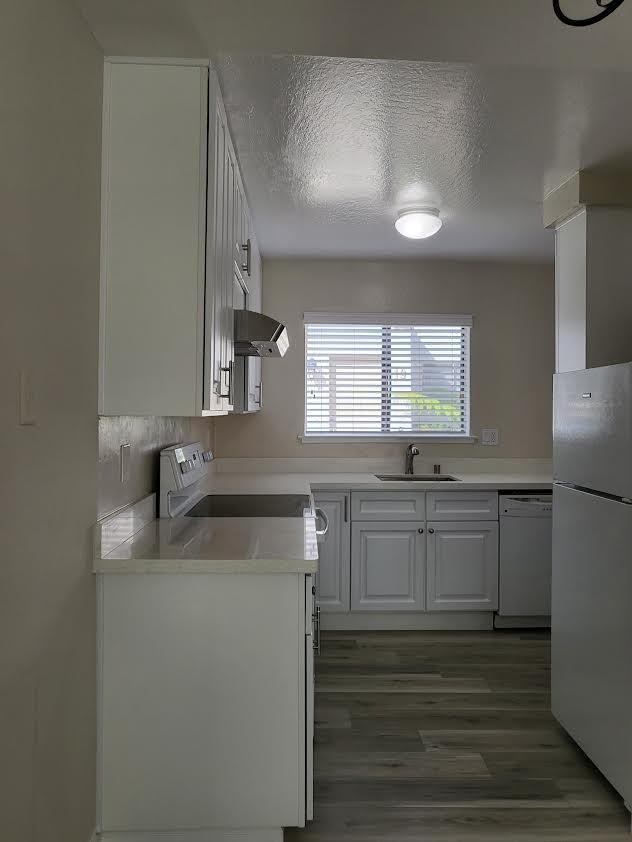 220 Berry Ct - Photo 3 of 11