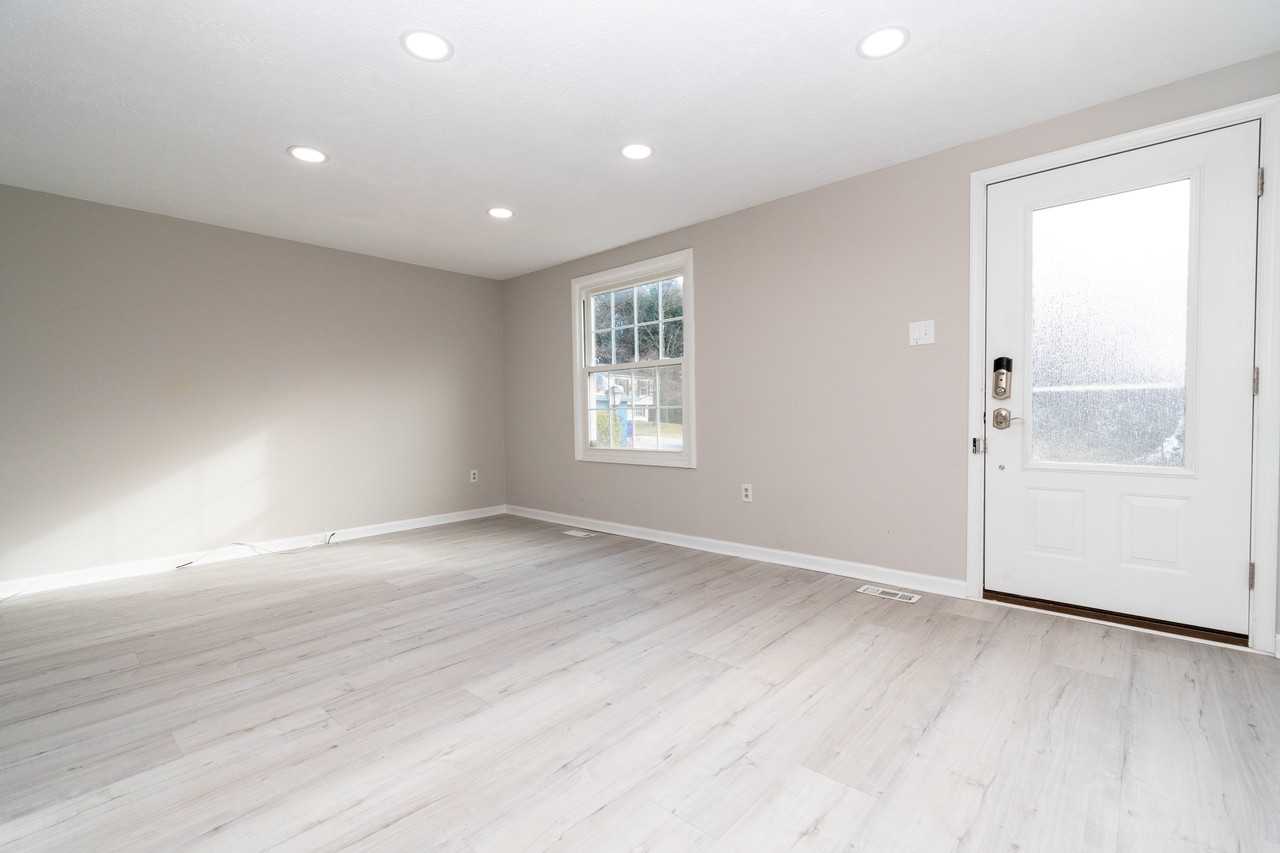 6511 Spelling Bee - Photo 7 of 40