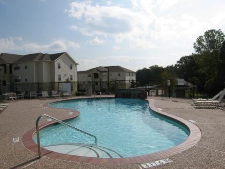 Creek Point Apartment Homes Apartment - Photo 2 of 4