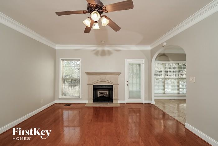 980 Diane St - Photo 2 of 15