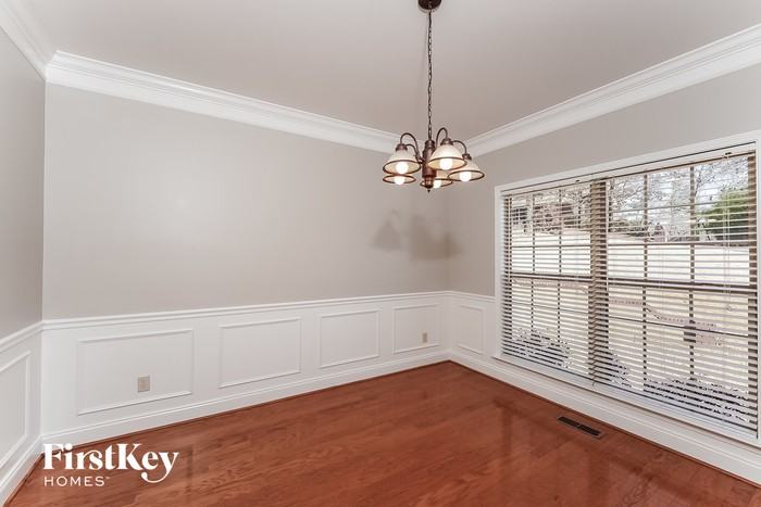 980 Diane St - Photo 3 of 15