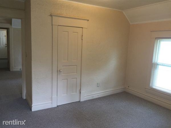 1023 N Walnut St - Photo 3 of 11