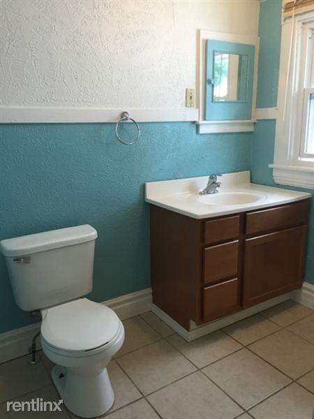 1023 N Walnut St - Photo 2 of 11