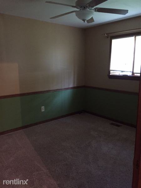 605 Ryan St - Photo 3 of 5