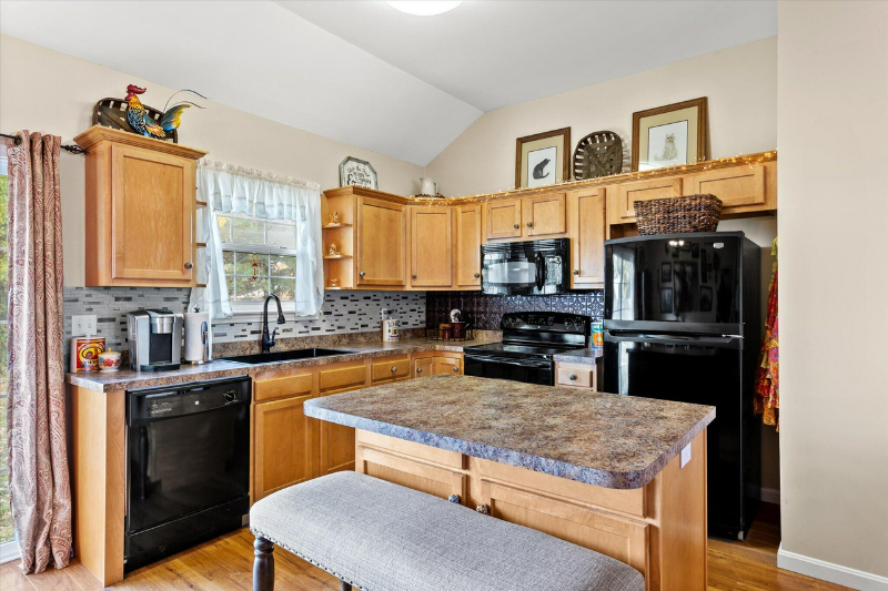 84 Harvest Dr - Photo 3 of 11