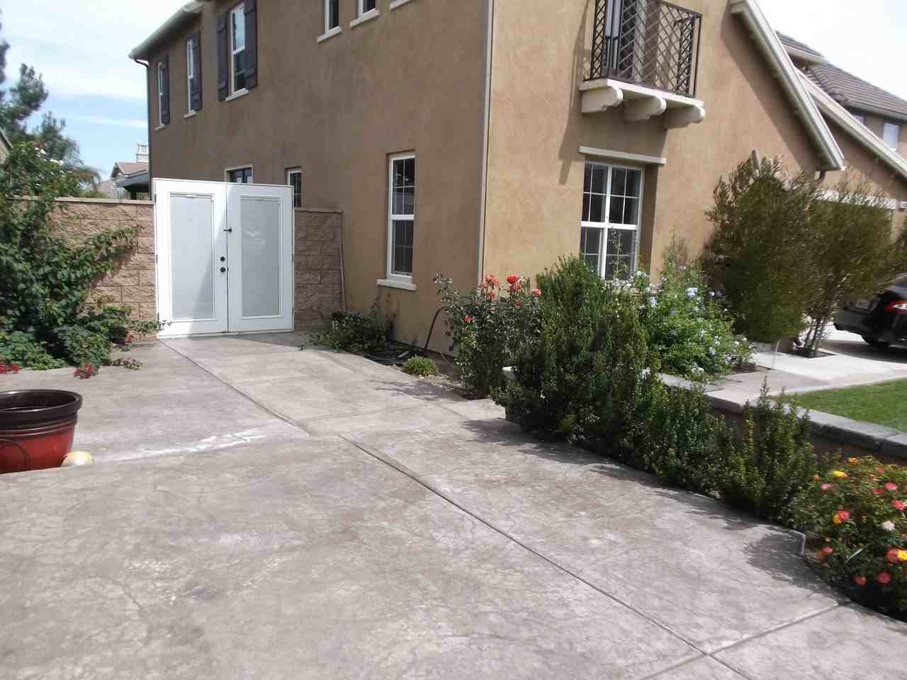 46399 Cabin Ct - Photo 3 of 36