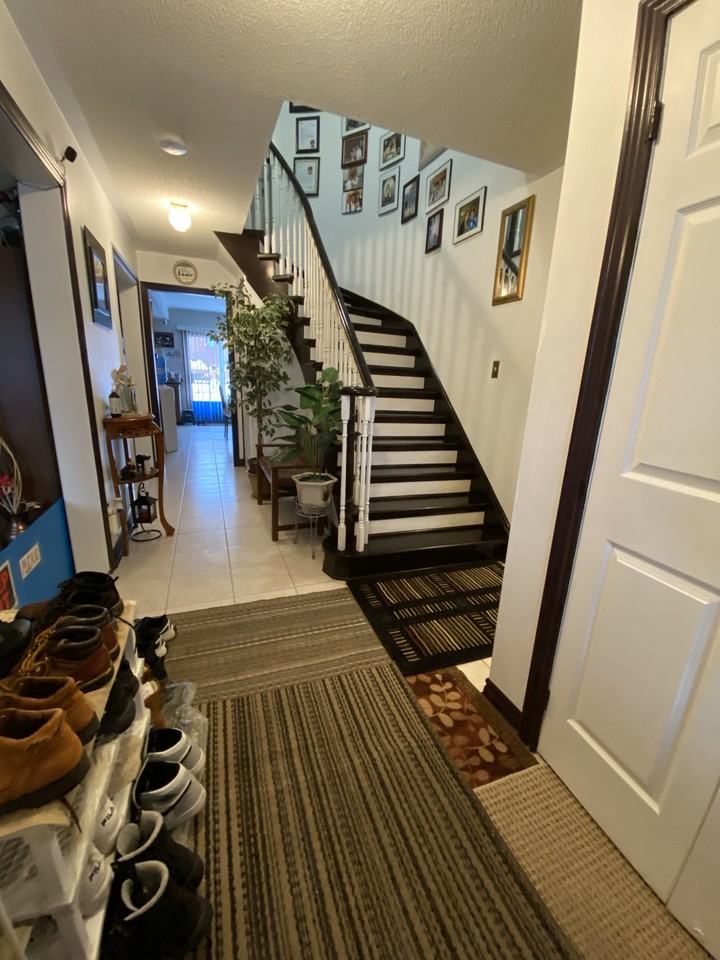 8 Timothy Lane - Photo 2 of 10