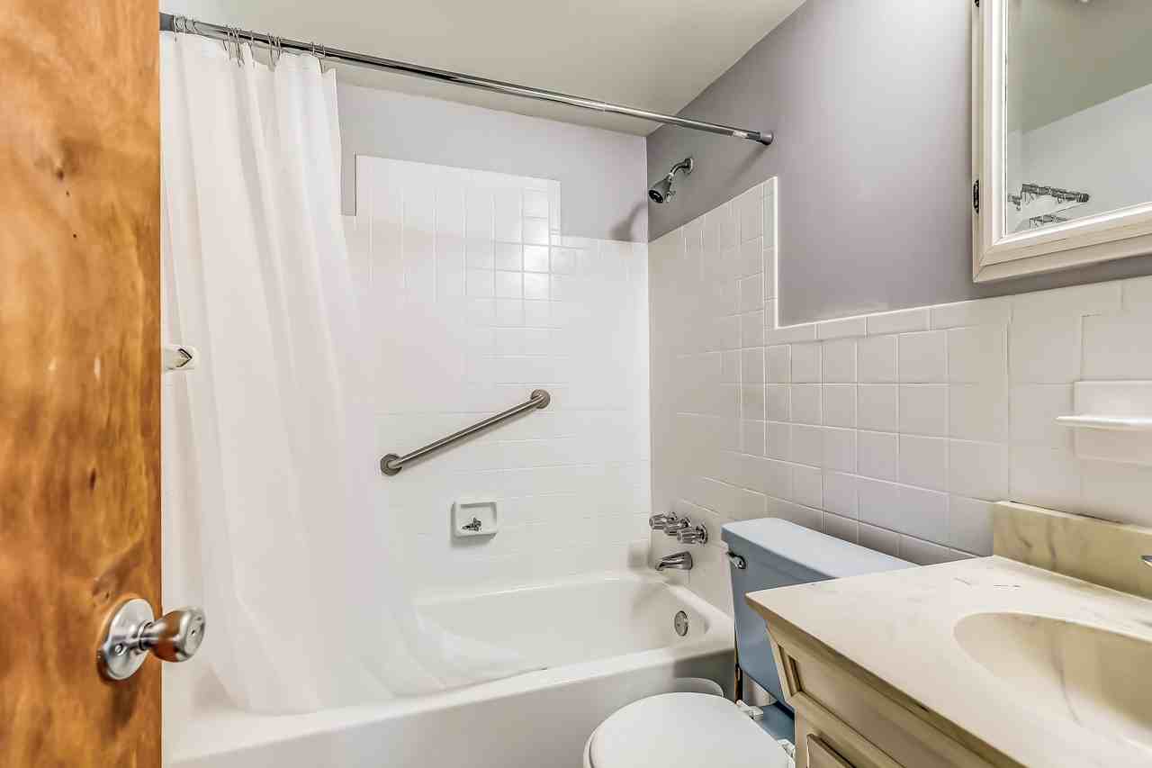 Dostie Dr E - Photo 2 of 9