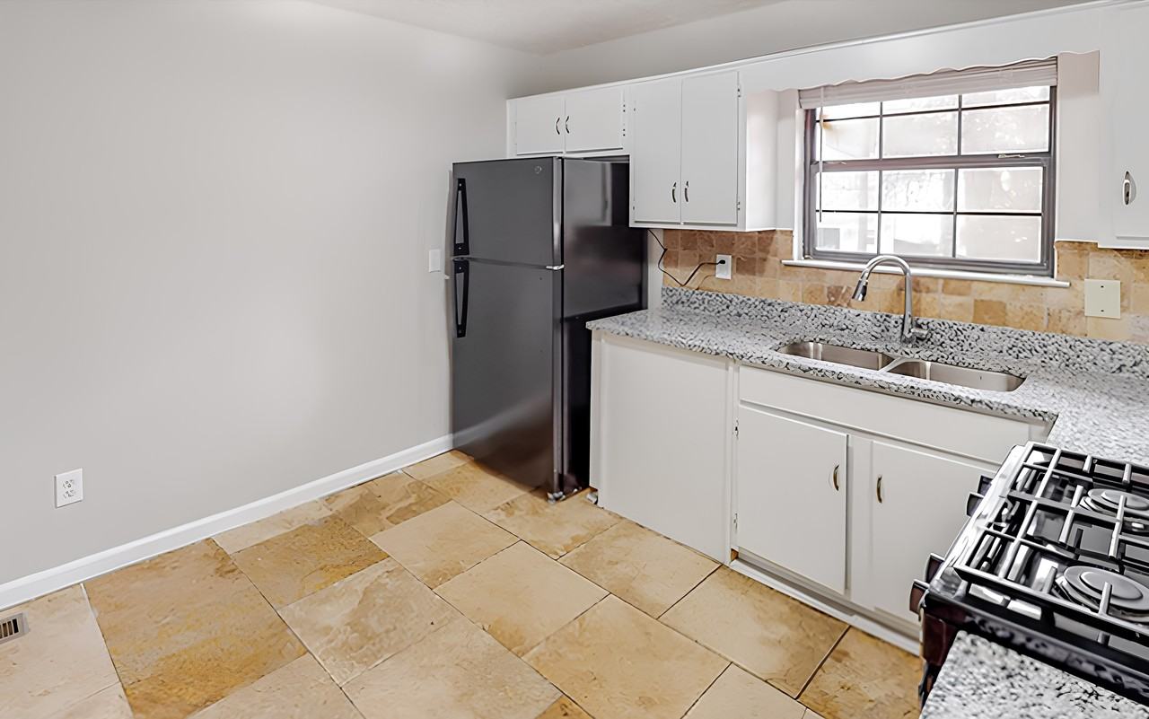 Jonathan Ave - Photo 6 of 12