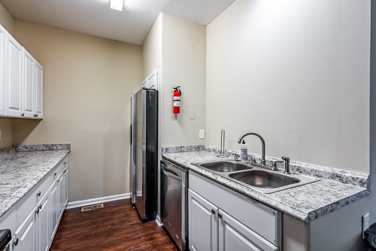 Washington St Sw - Photo 2 of 14