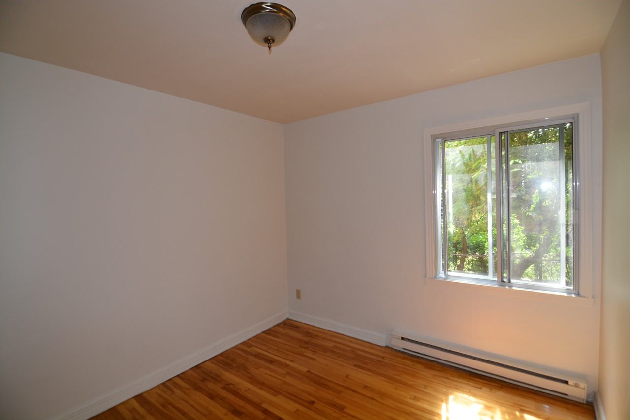 Au 2056, Avenue Trenholme dans le secteur de NotreDame de Grâce, près