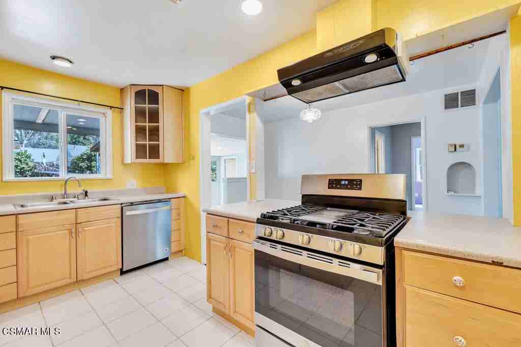 243 East Blaine Street - Photo 2 of 10