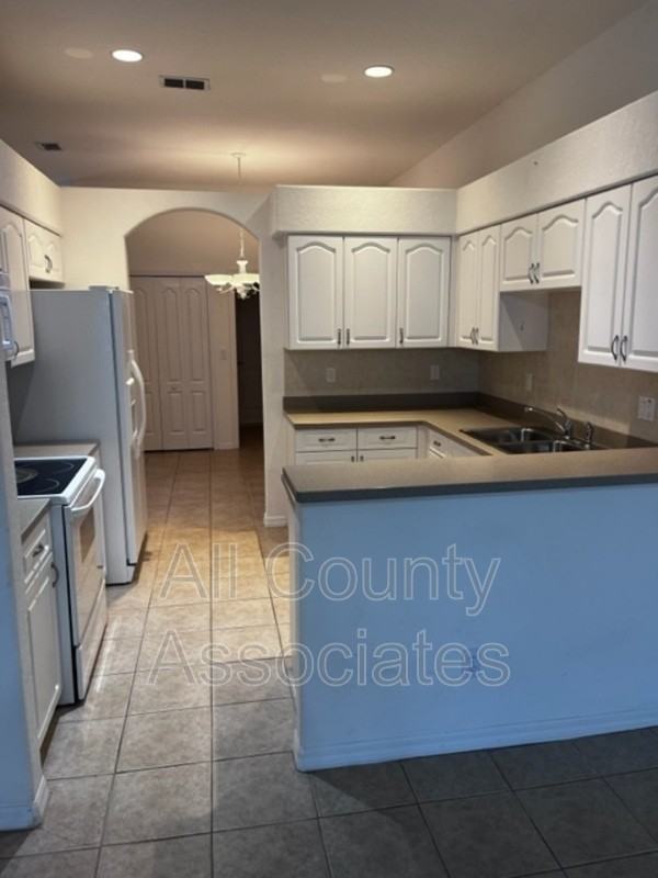 12147 Putter Green Ct - Photo 4 of 18