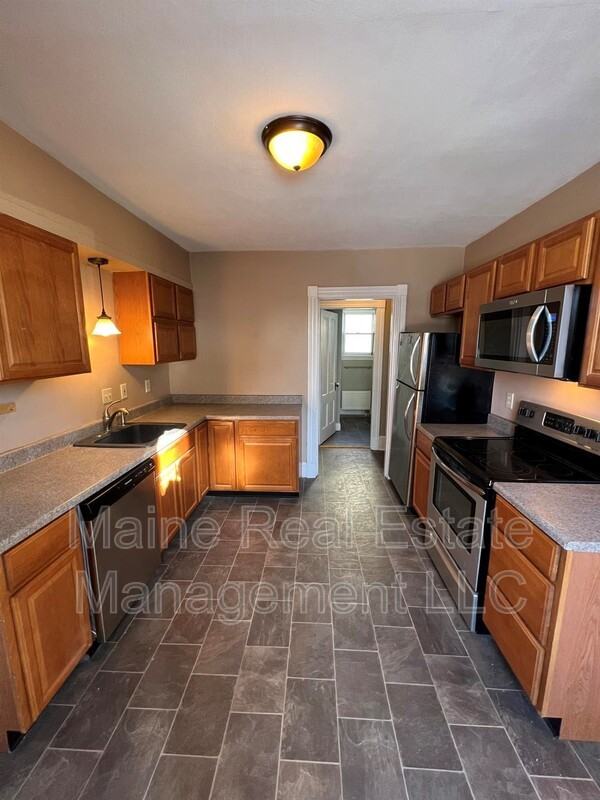 88 Otis St - Photo 2 of 11