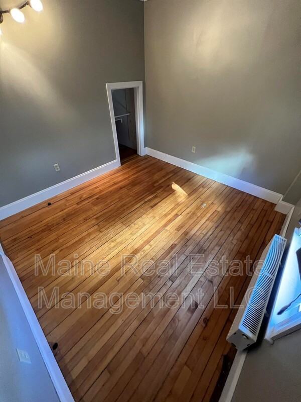 88 Otis St - Photo 3 of 11