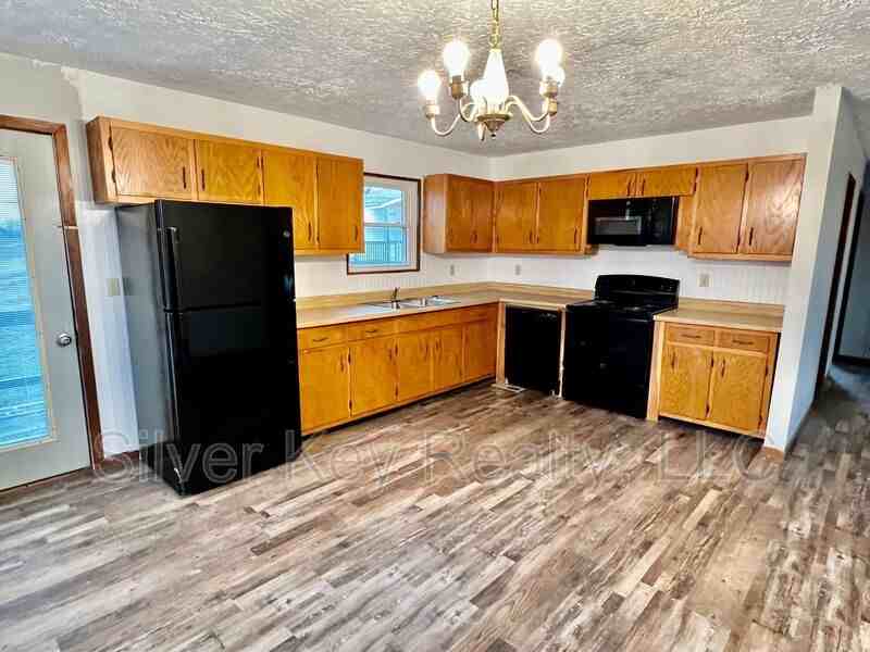 170 Sunnyside Rd - Photo 2 of 15