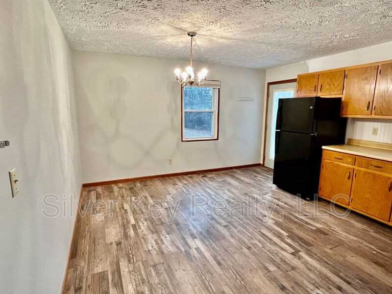 170 Sunnyside Rd - Photo 3 of 15