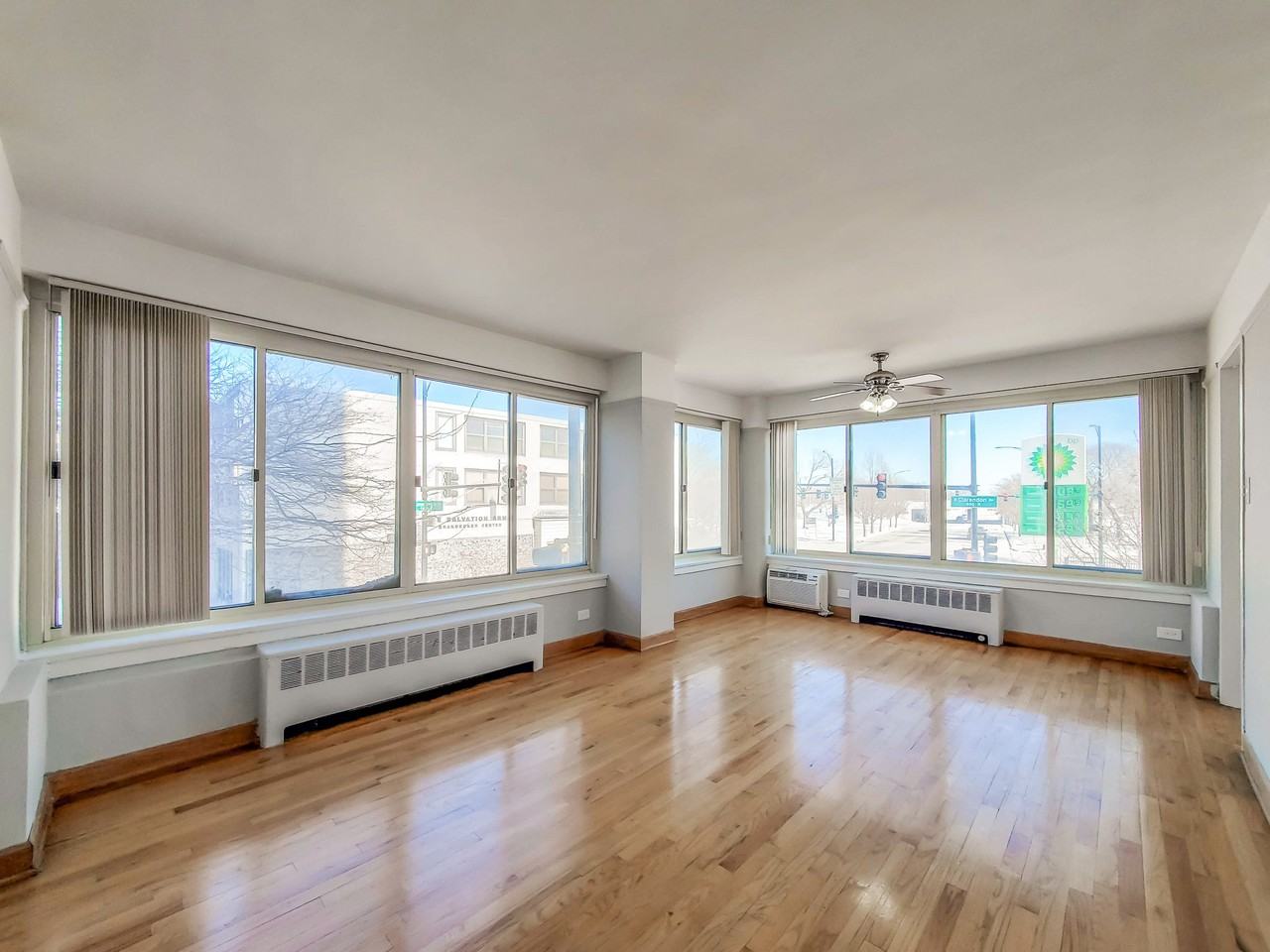 Clarendon Shores - Photo 7 of 29