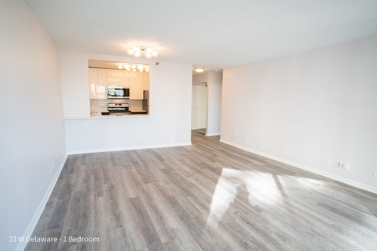 33 W. Delaware Pl. Condos - Photo 2 of 4