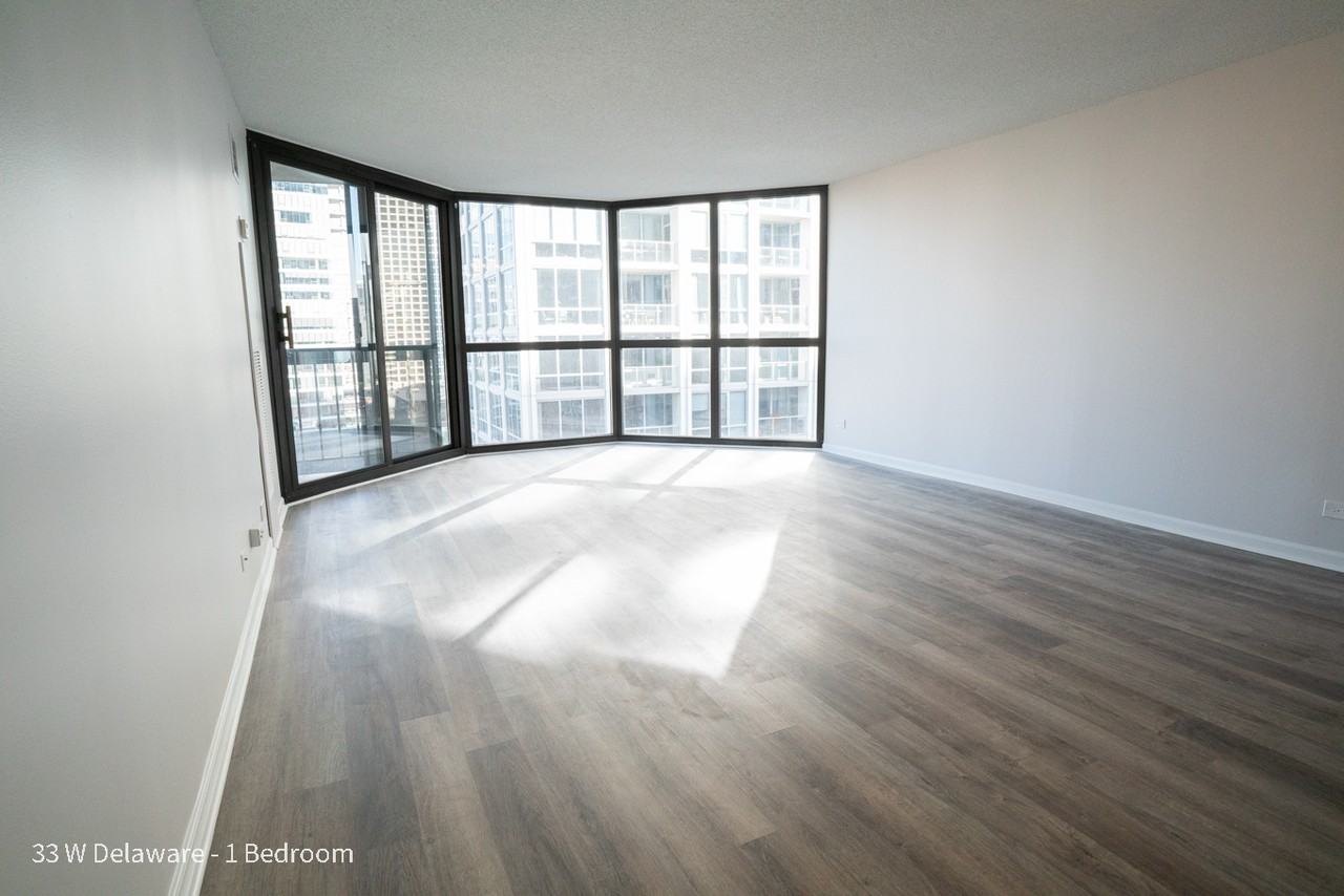 33 W. Delaware Pl. Condos - Photo 3 of 4