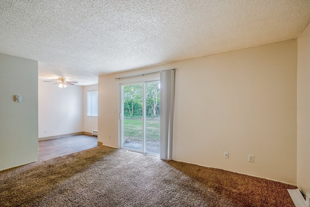 Stafford Court Apartments - Photo 4 of 28