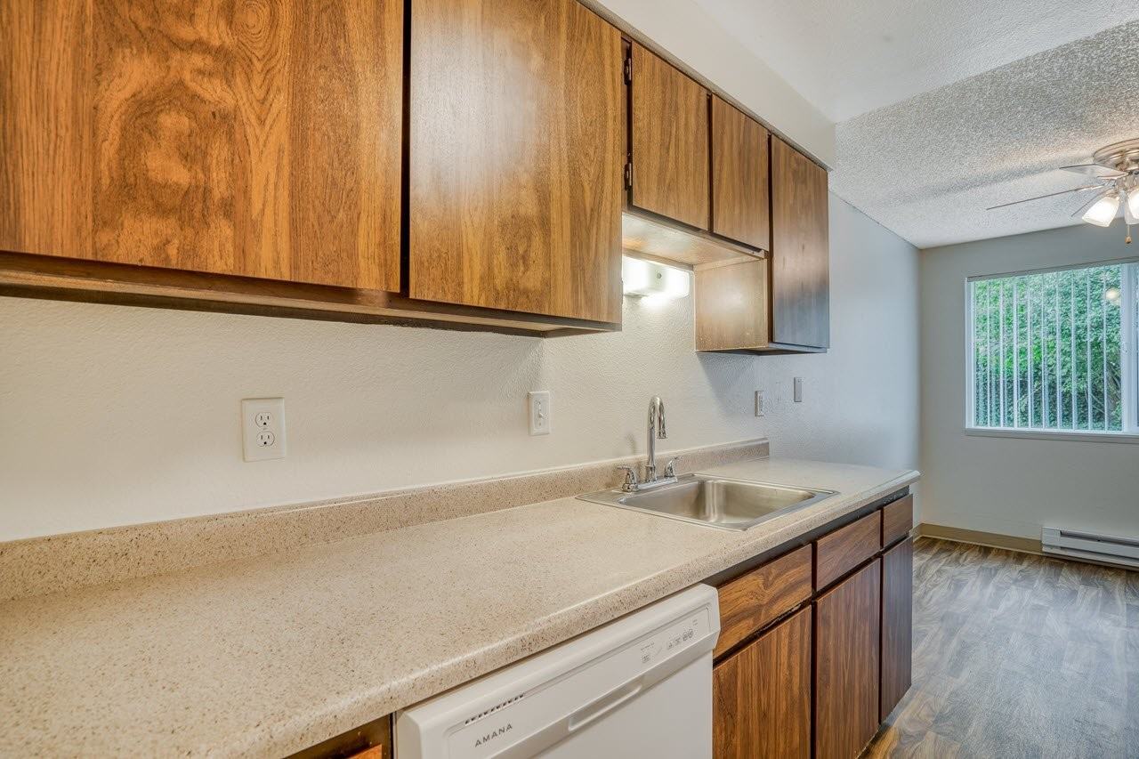 Stafford Court Apartments - Photo 5 of 28