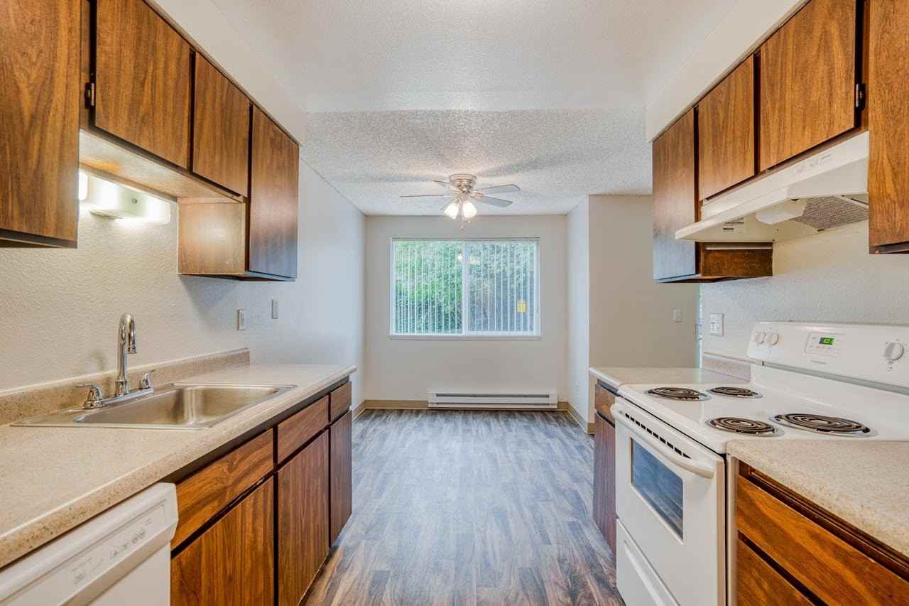 Stafford Court Apartments - Photo 6 of 28