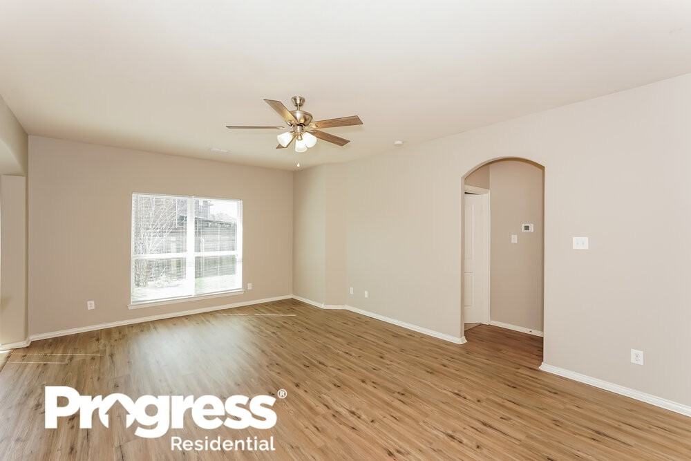 2113 Natchez Dr - Photo 3 of 21