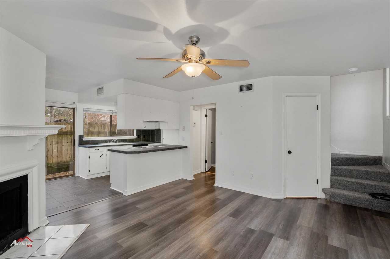 217 Settlers Park Dr #1 - Photo 3 of 11