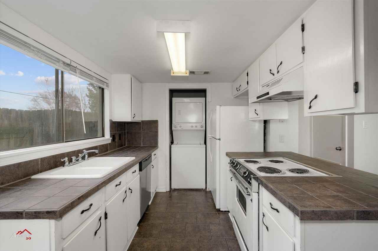 217 Settlers Park Dr #1 - Photo 4 of 11