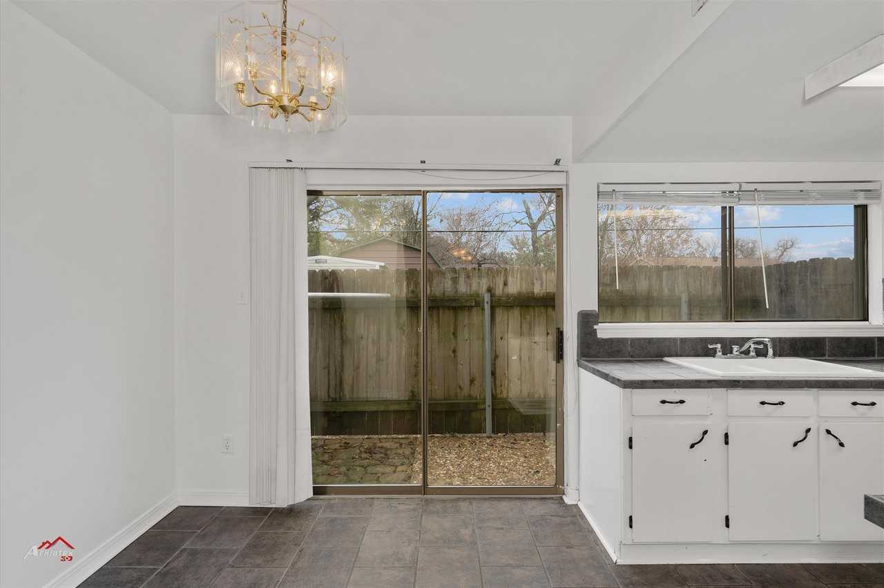 217 Settlers Park Dr #1 - Photo 5 of 11