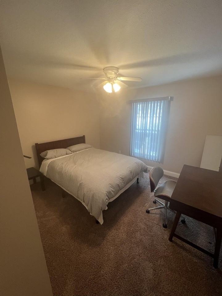 11 Palmetto Dr #1 - Photo 3 of 33