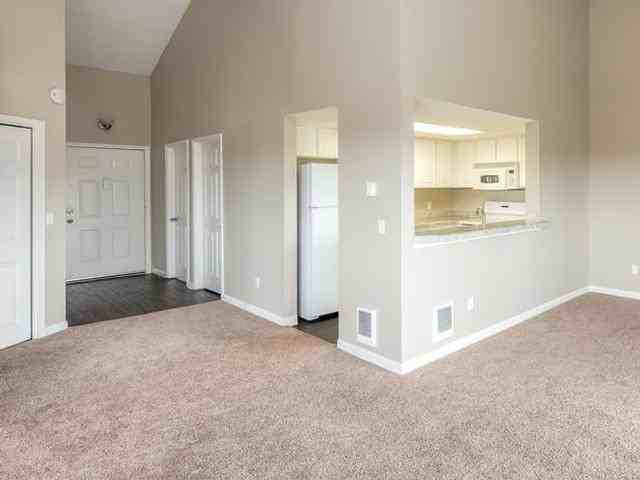 9840 Se Talbert St - Photo 3 of 29
