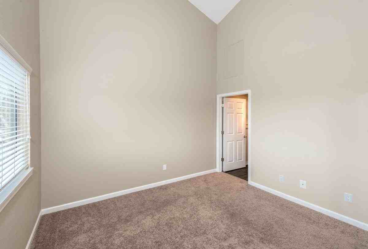 9840 Se Talbert St - Photo 7 of 29