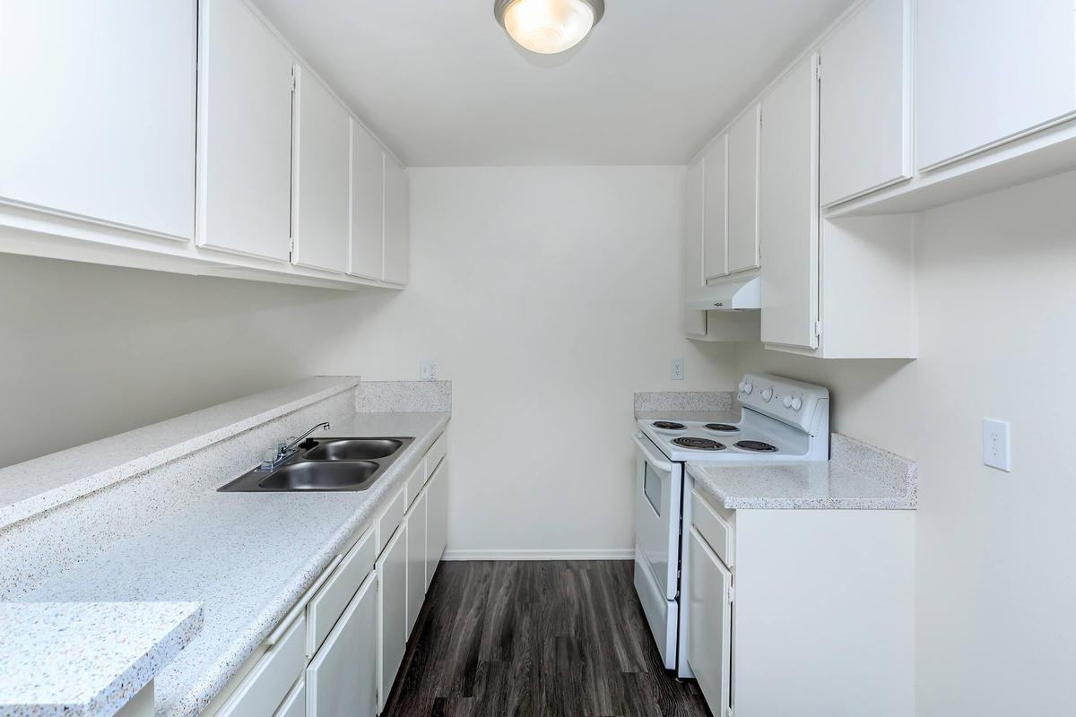 5025 E Pacific Coast Hwy - Photo 3 of 35