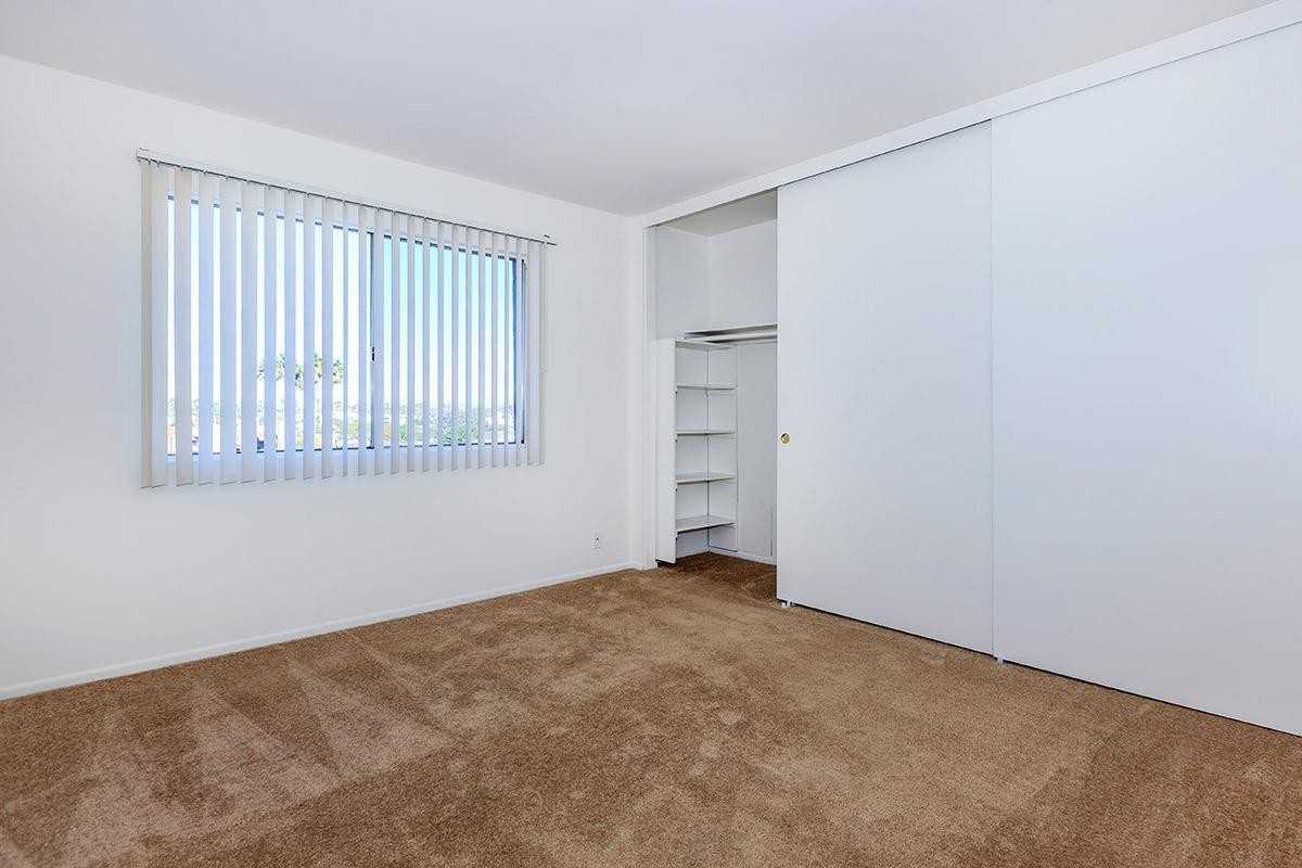 5025 E Pacific Coast Hwy - Photo 5 of 35