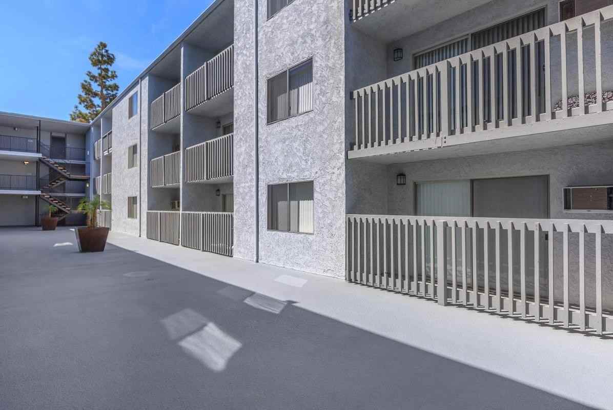 5025 E Pacific Coast Hwy - Photo 2 of 35