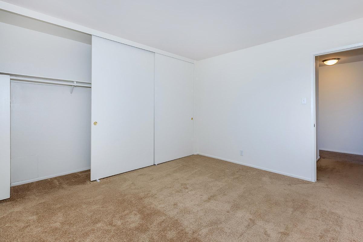 5025 E Pacific Coast Hwy - Photo 5 of 35