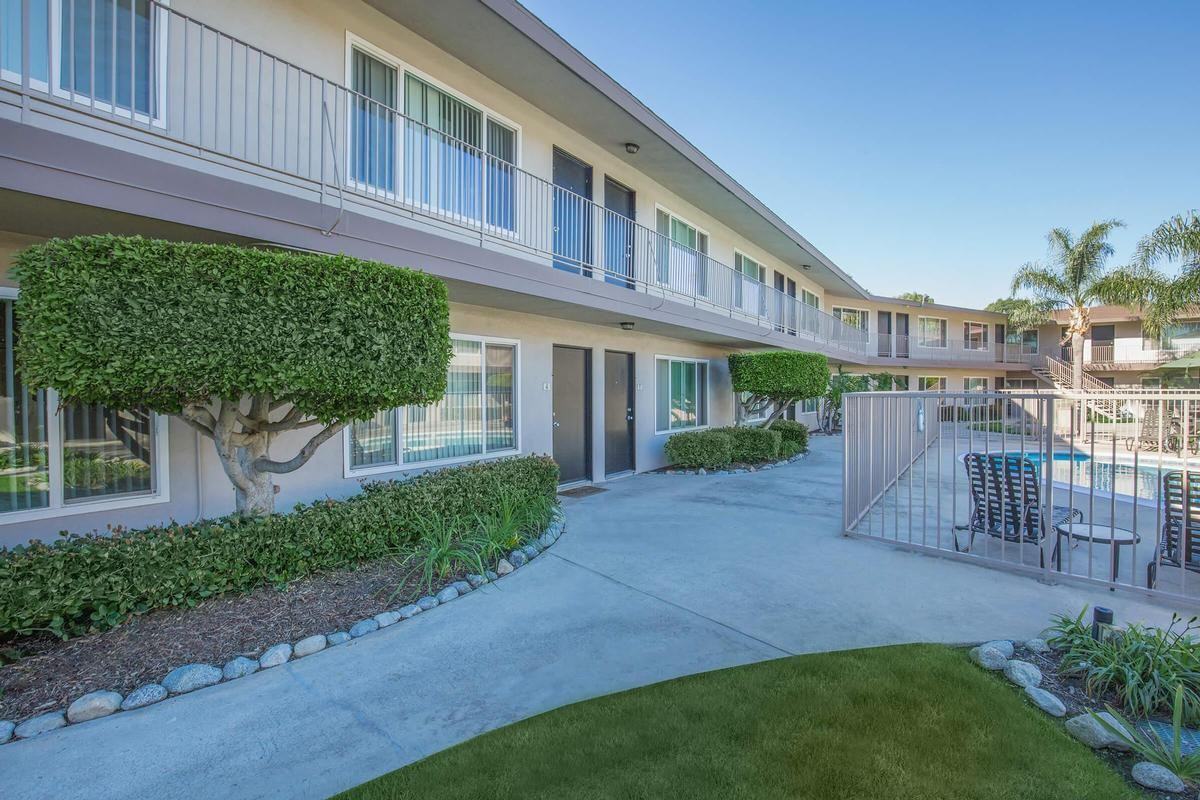 401 Atlanta Ave - Photo 2 of 24