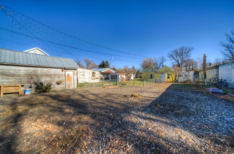 318 1st Ave E - Photo 3 of 14