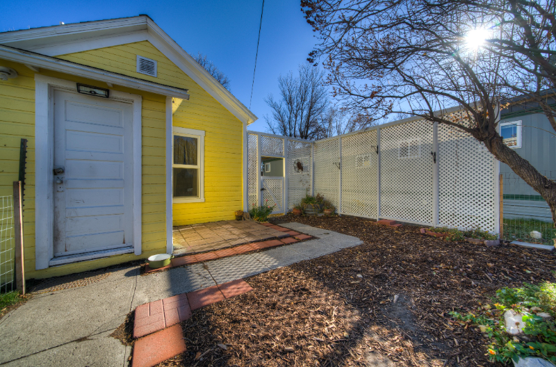 318 1st Ave E - Photo 4 of 14