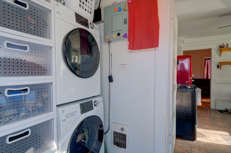 318 1st Ave E - Photo 7 of 14