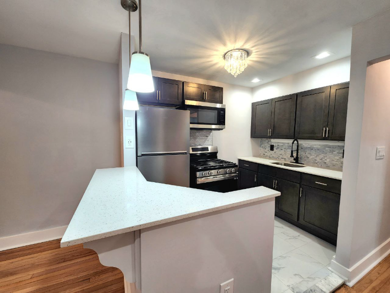 347 Grafton Ave - Photo 3 of 7