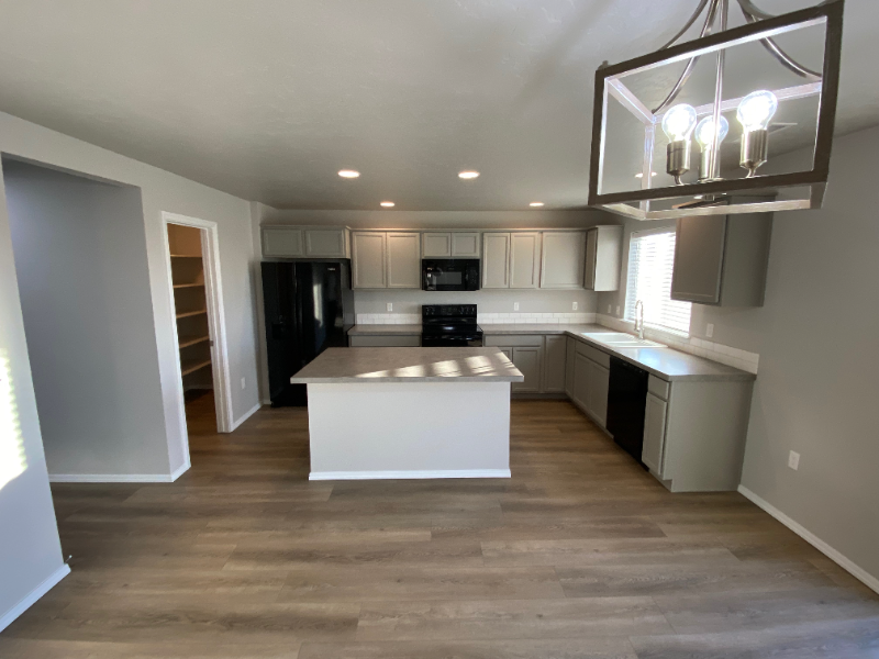 1725 Sw Miner St - Photo 3 of 50