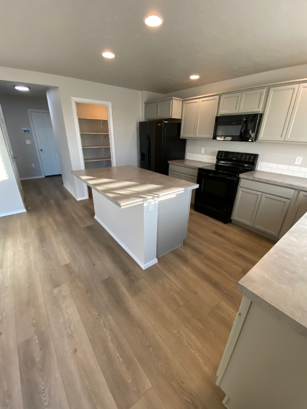 1725 Sw Miner St - Photo 4 of 50